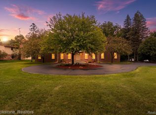 1210 Springborrow Dr, Flint, MI 48532