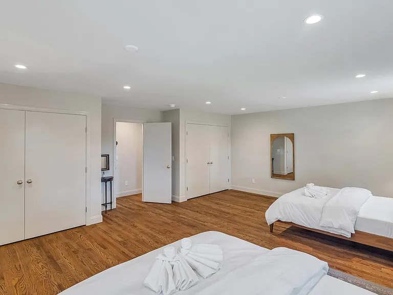 6045 Sound Ave — Photo 23