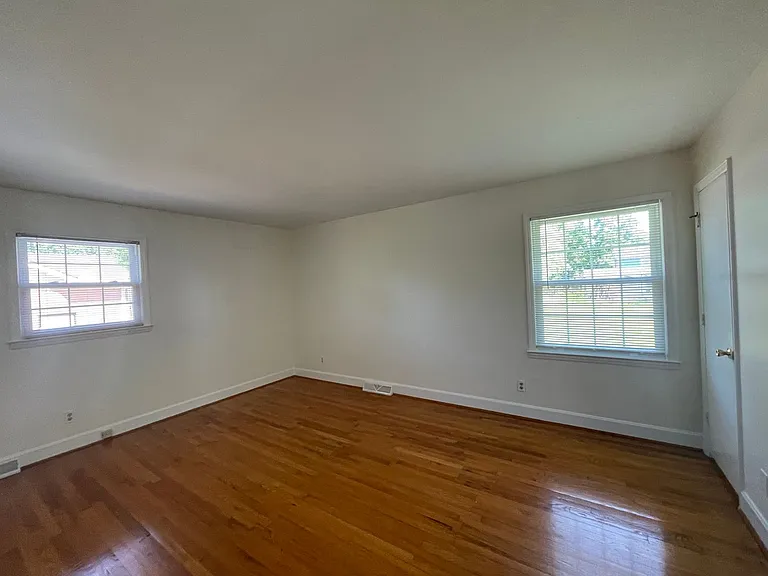7327 Meadowdale Ln — Photo 10