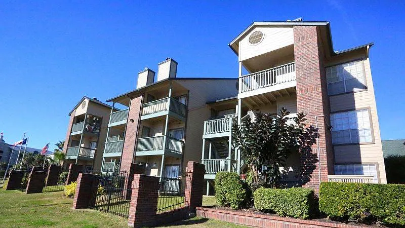 2 bed, 1011 sqft, $1,550 — Photo 3