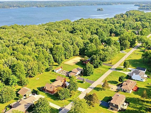 3rd image of 4007 Lakeshore Dr