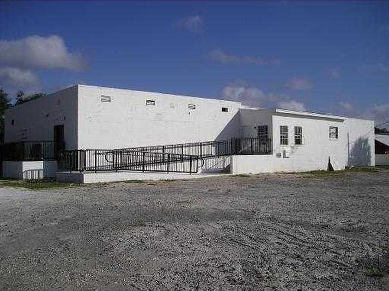 1st image of 700 W 13th St