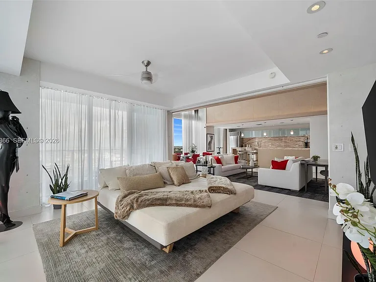 1040 Biscayne Blvd #Penthouse 4607 — Photo 7