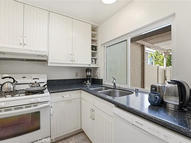 104 Oval Rd — Photo 6