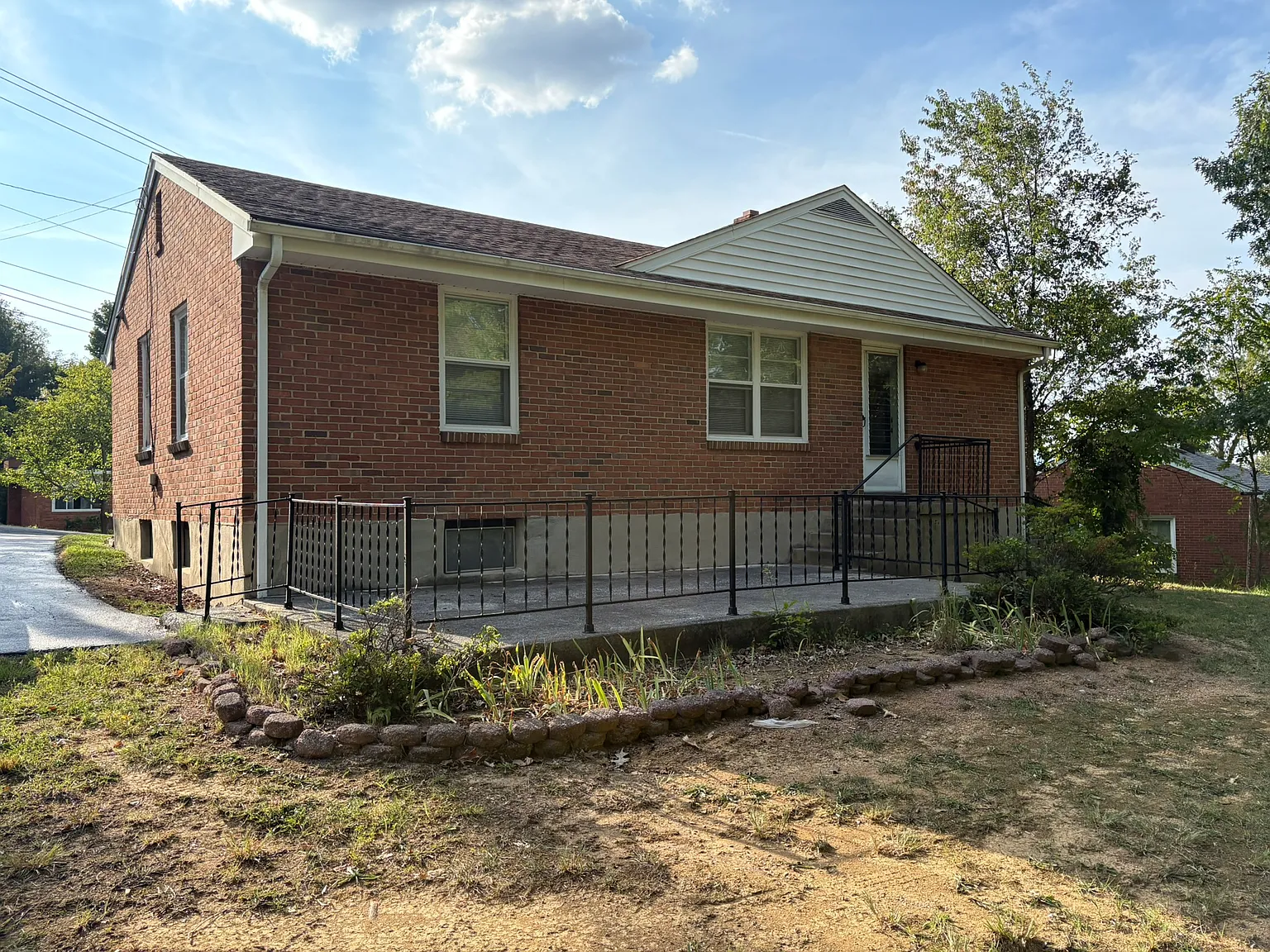 Cave Spring House — Photo 1