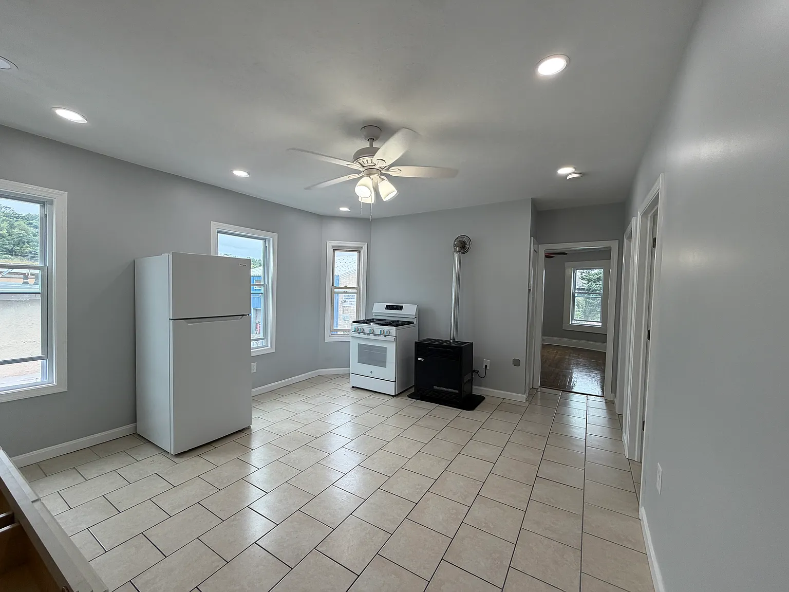 3 bed, $2,300 — Photo 3