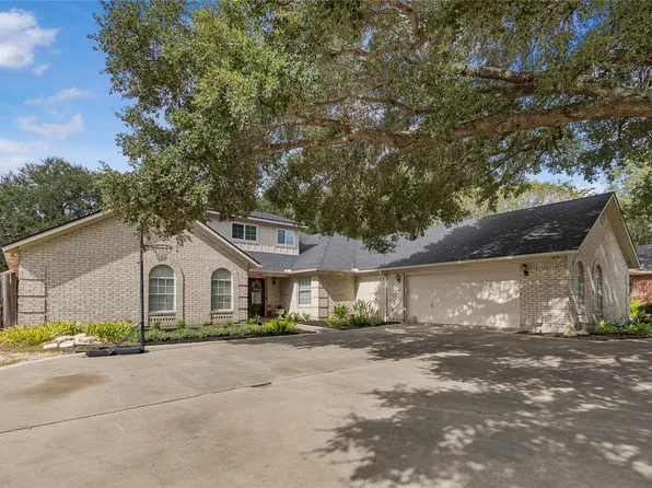 105 Tournament Dr, Victoria, TX 77904