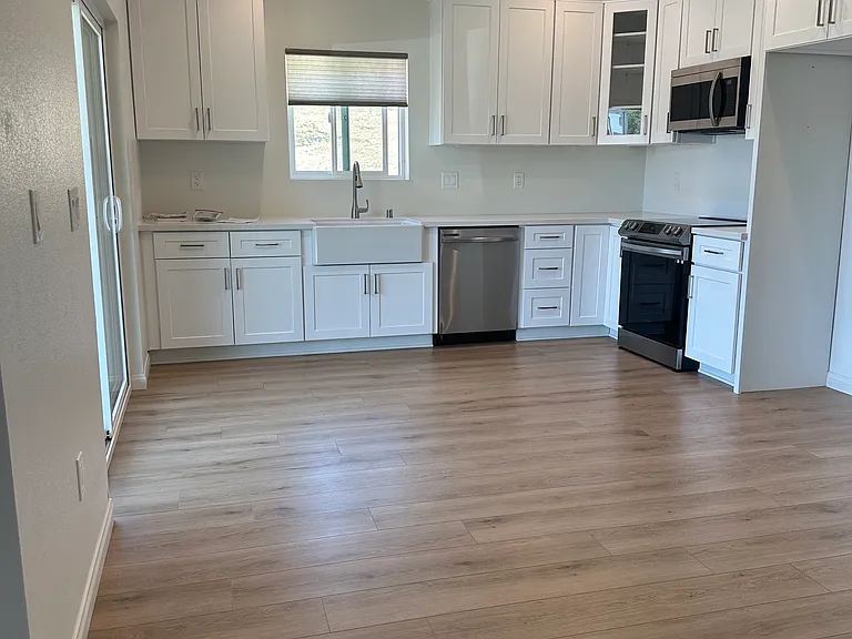 42700 Calle Capistrano — Photo 2
