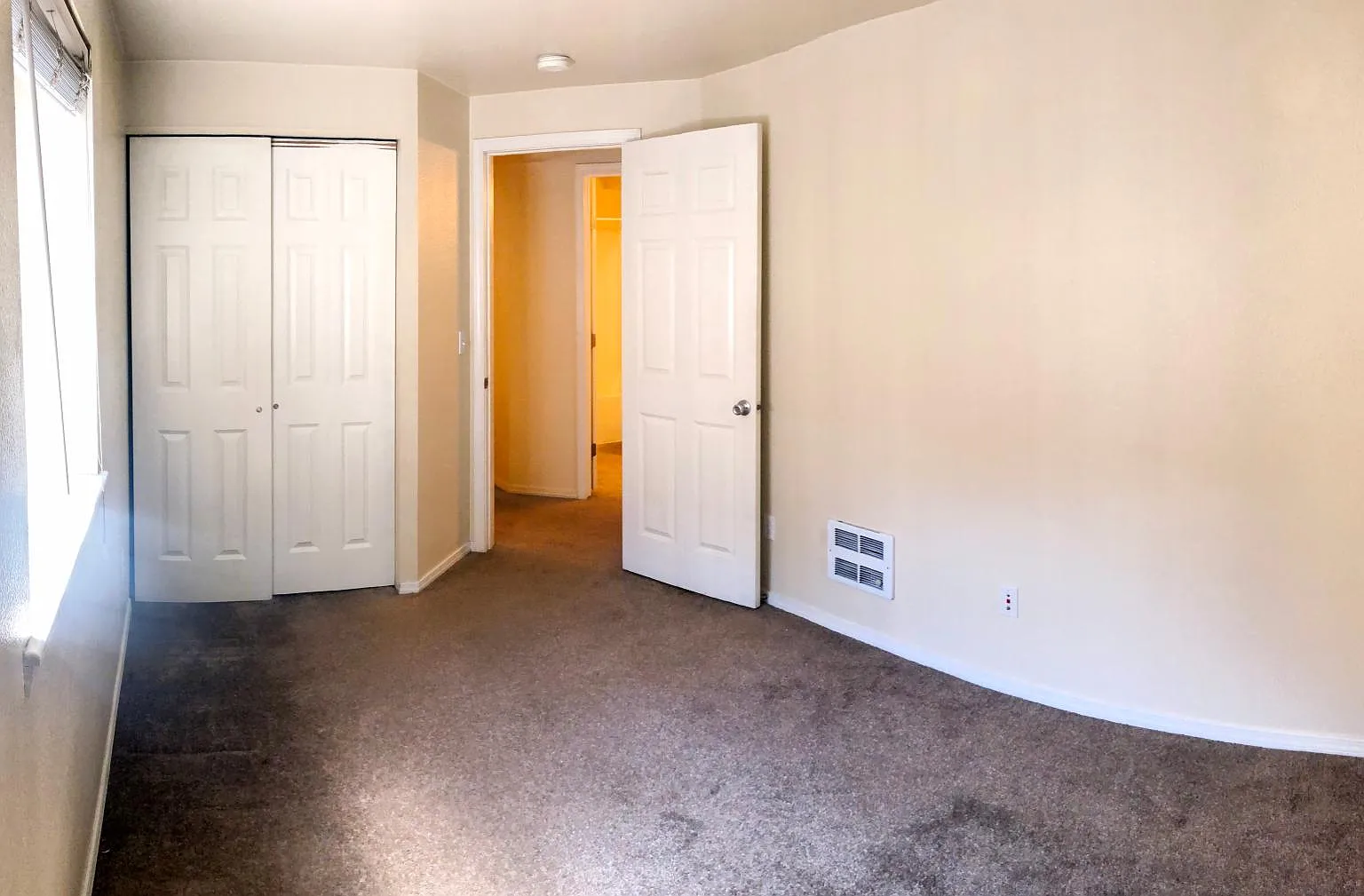 4 bed, 1016 sqft, $2,080 — Photo 4