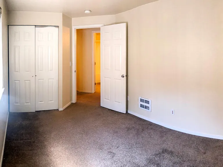 1002 NE B St — Photo 4
