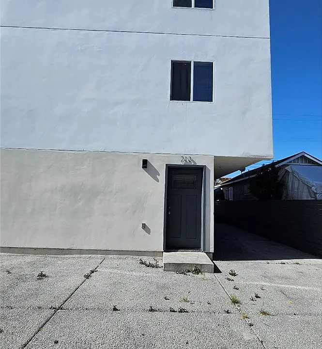 213 W 43rd Pl