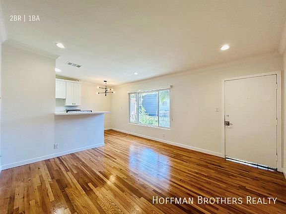 3rd image of 1731 Granville Ave #11