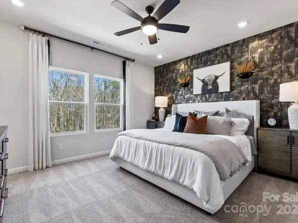 1613 Blanche St, Charlotte, NC 28262