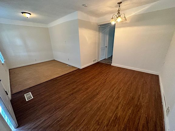 5th image of 2118 John B Ave