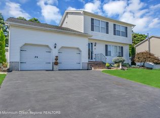 40 Netty St, Howell, NJ 07731