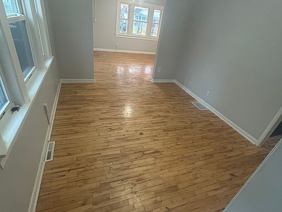 2nd image of 40 Moulson St