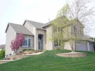 4617 Stonecliffe Dr, Eagan, MN 55122