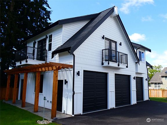 4th image of 1822 30th Avenue SW