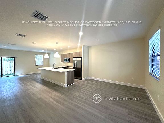 4th image of 10437 NW 82nd St Unit 8