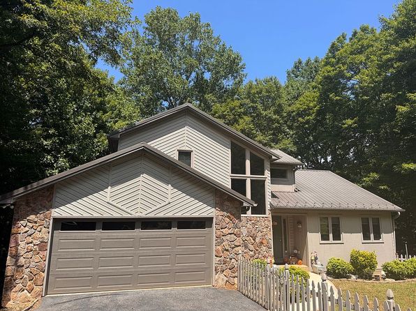 2 Pleasant Hill Dr