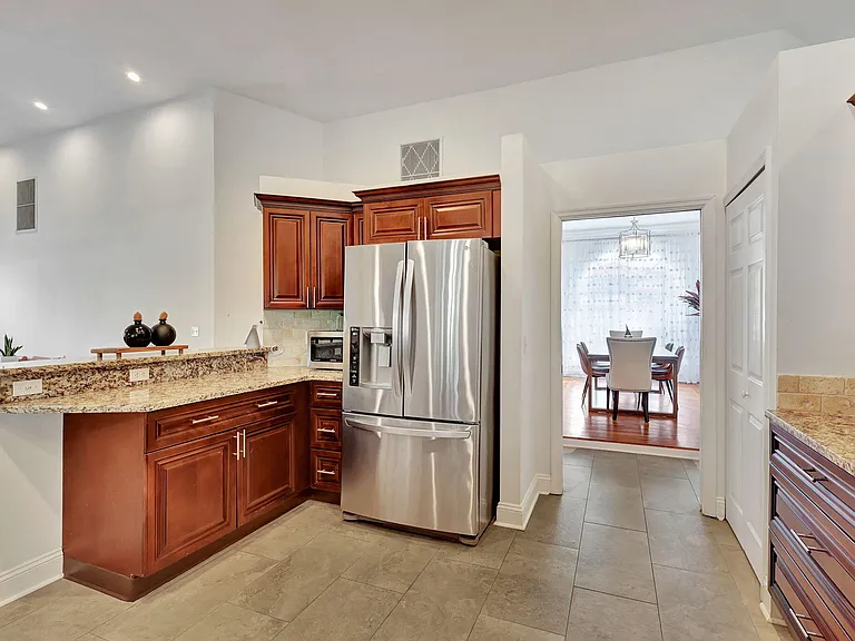 13805 Sheffield St — Photo 9