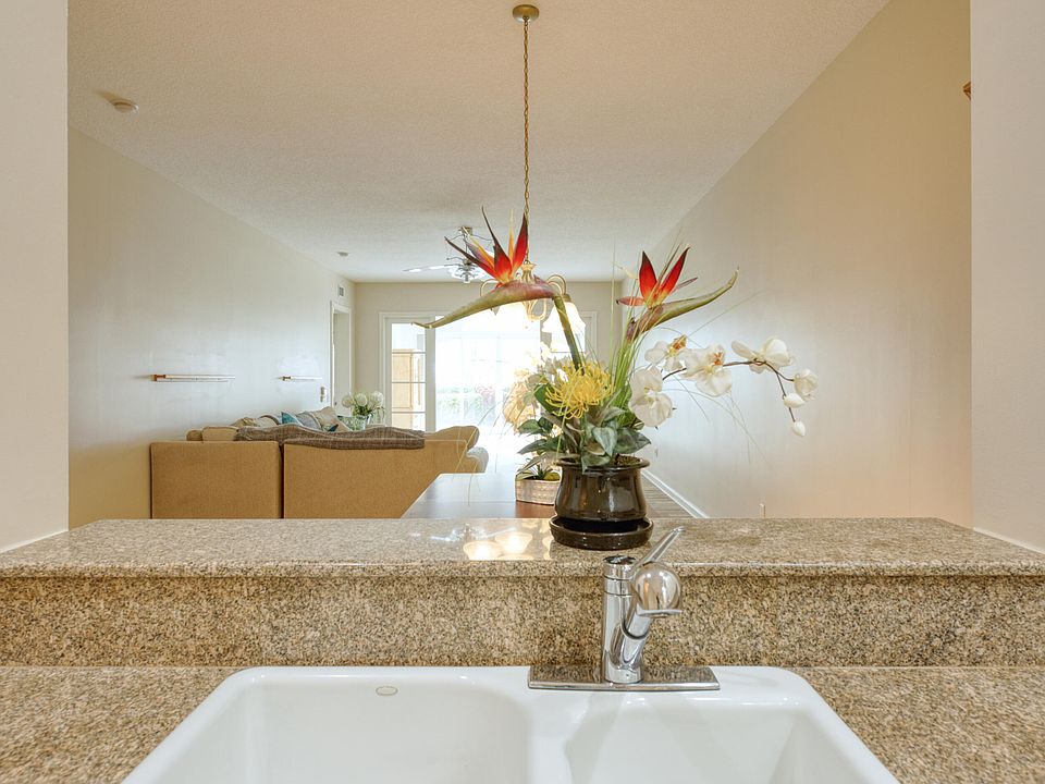1st image of 38 Harbour Isle Drive E #105