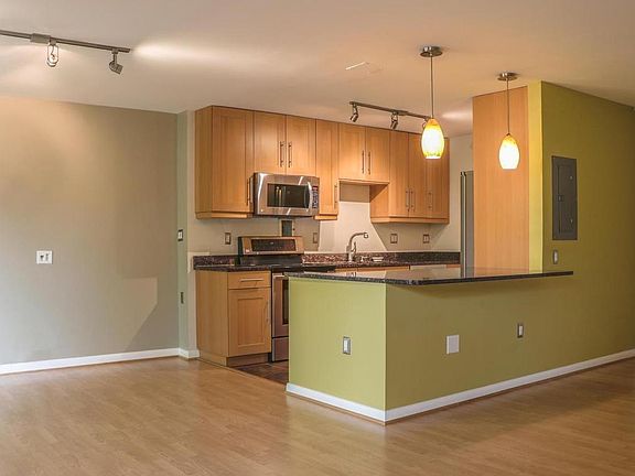 Open Kitchen with counter seating