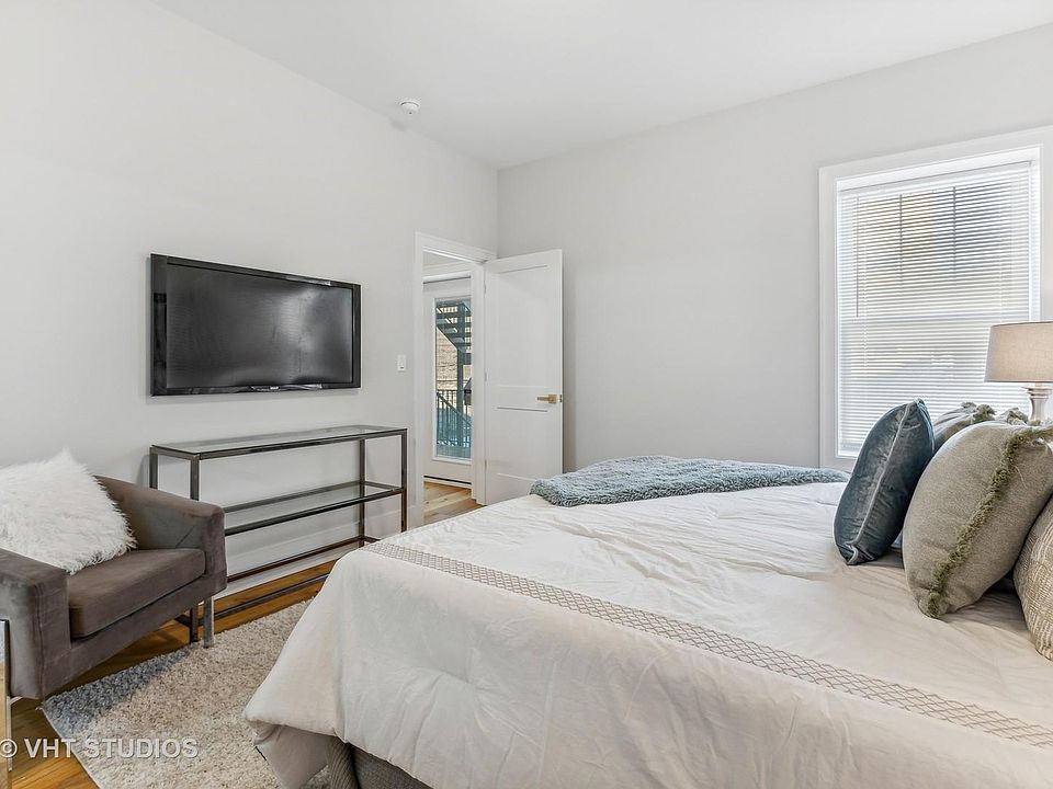 1st image of 1322 W Winnemac Ave #2W
