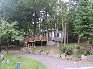 9 Northwood Dr, High Bridge, NJ 08829