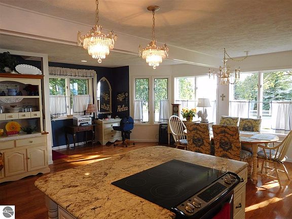 2nd image of 4238 Crystal Dr