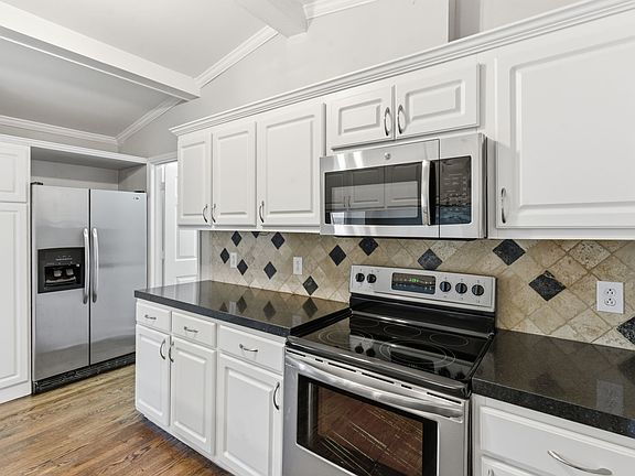 3rd image of 3017 Casa Dr
