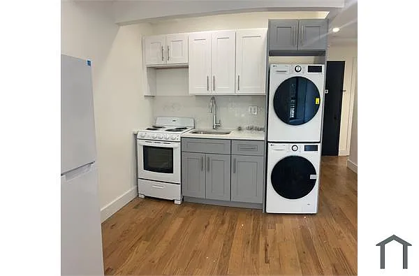 Building Photo - 1902 Marmion Ave #3F