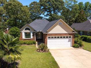 53 N Lake Cir, Manning, SC 29102