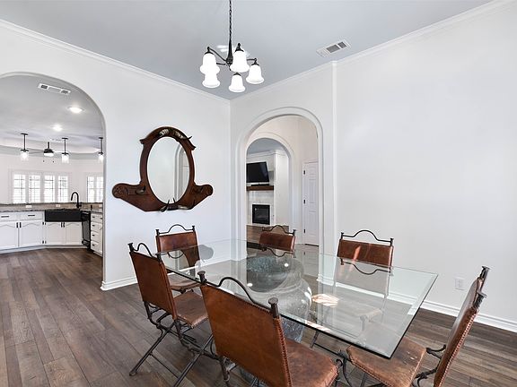 5th image of 110 Wallace Riddell Dr