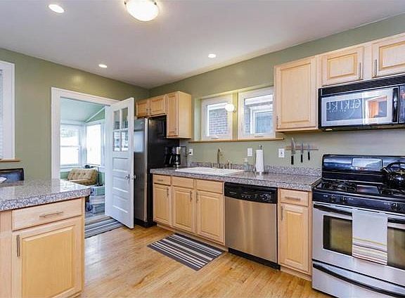 4th image of 4237 Gertrude Ave