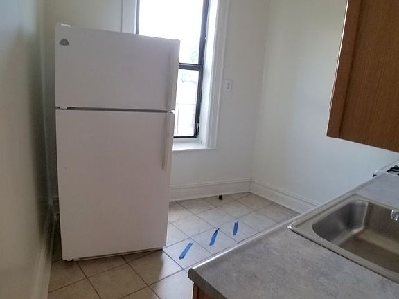 2nd image of 420 E 21st St #4N
