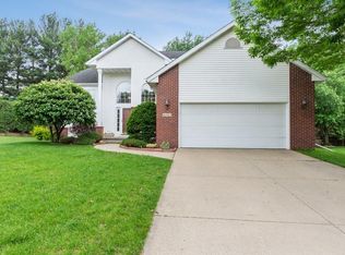 2405 Wolf Creek Trl, Hiawatha, IA 52233
