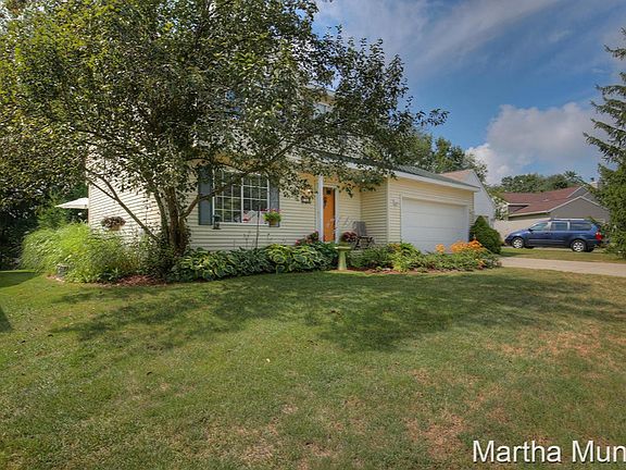2nd image of 210 Rollingwood Dr