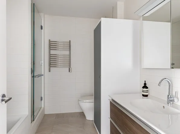 300 East 77th Street image 15 of 19