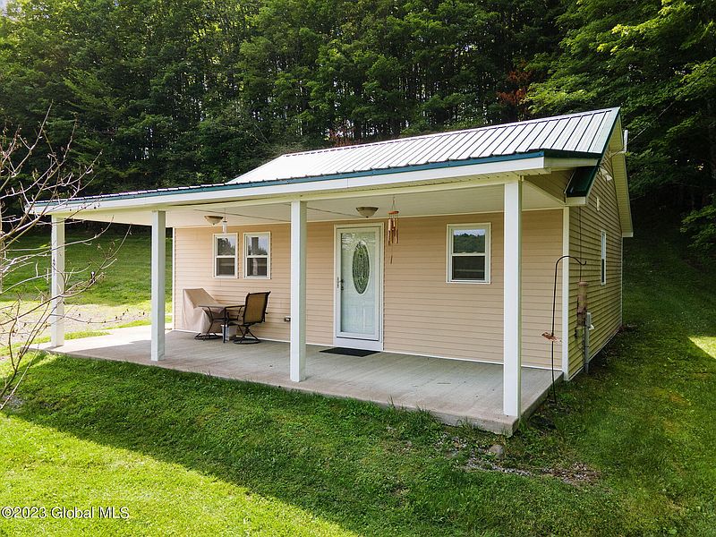 3rd image of 405 Boughton Road