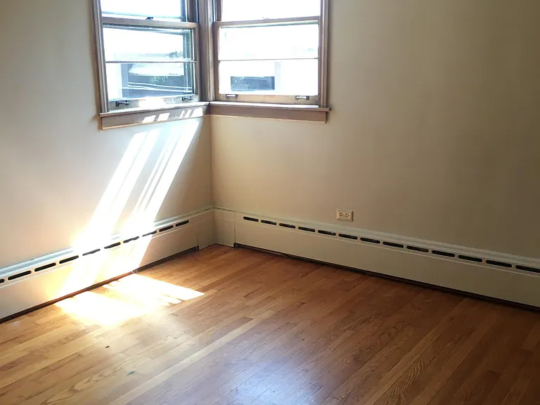 7111 W Farragut Ave — Photo 6