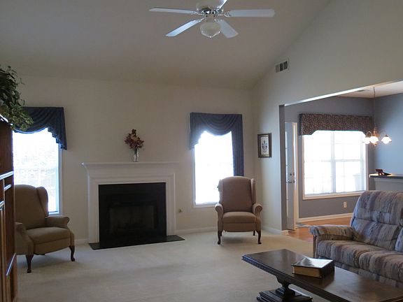 5th image of 17 Springleaf Ct