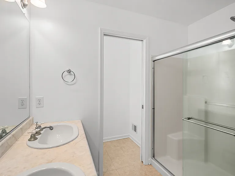 2 Oakline Ct — Photo 38