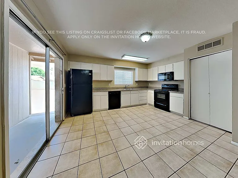 6813 W Montebello Ave — Photo 9
