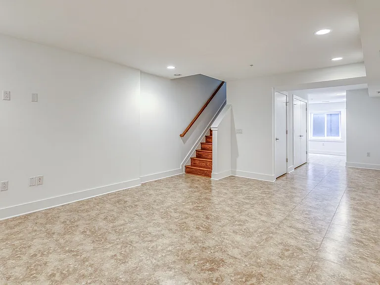740 S Christopher Columbus Blvd #54 — Photo 7