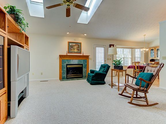 5th image of 916 Louise Dr