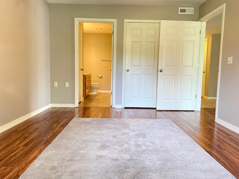 142 E Vixen Cres — Photo 13