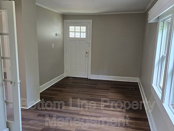 3rd image of 182 Cabarrus Ave E