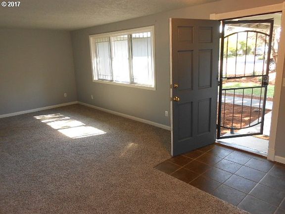 3rd image of 214 SE 150th Ct
