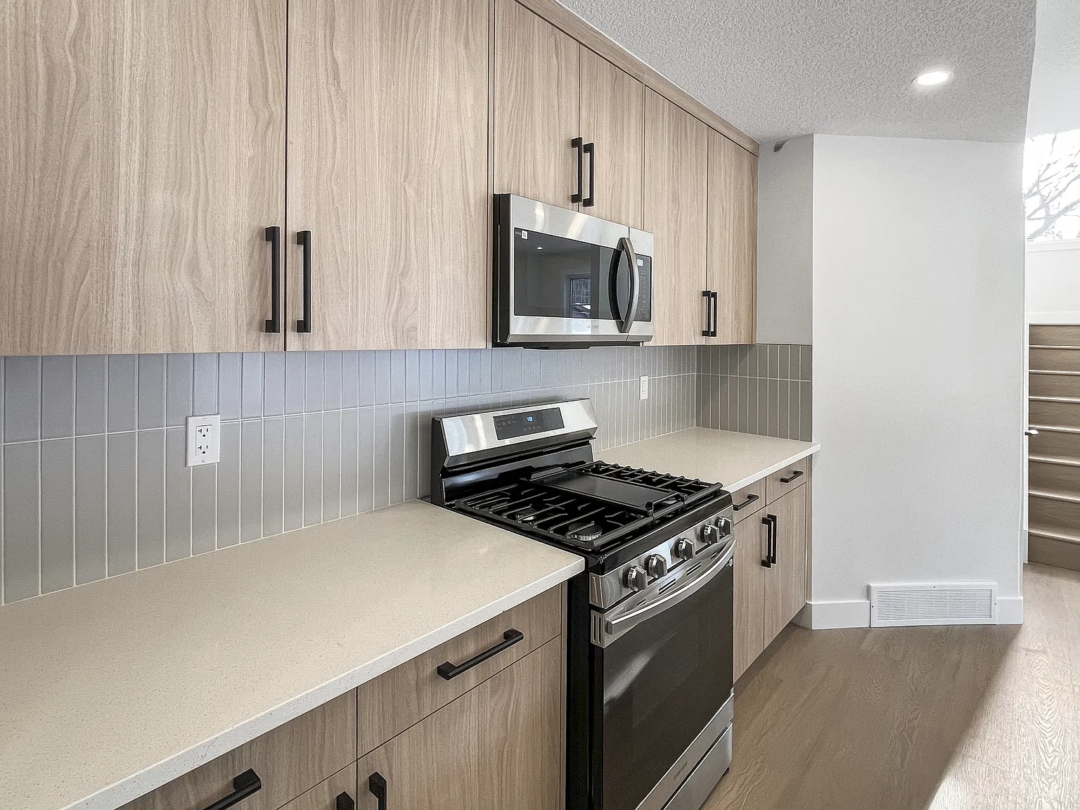 3400 Block, 85 Street NW (8 Plex), Calgary - 8604 (Upper) — Photo 4